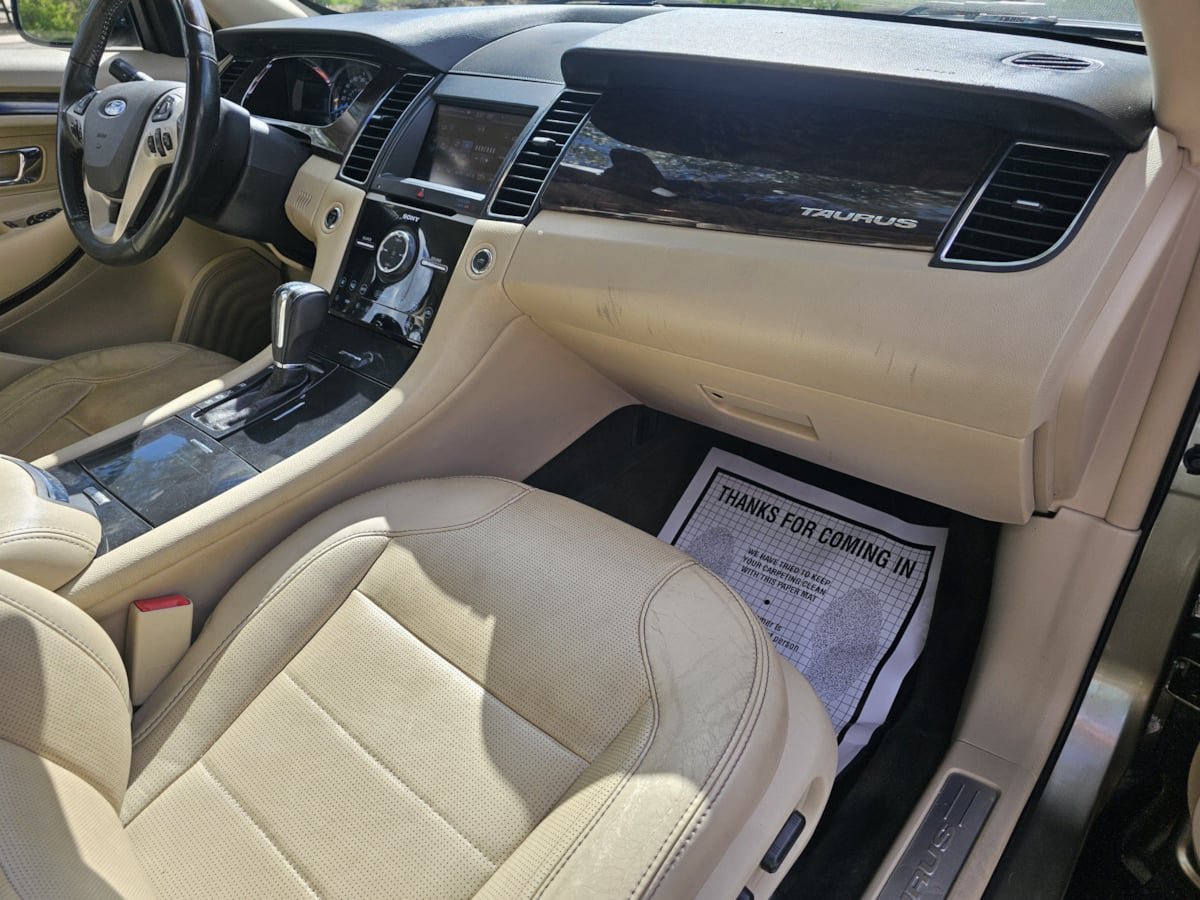 Used 2013 Ford Taurus Limited FWD image 39