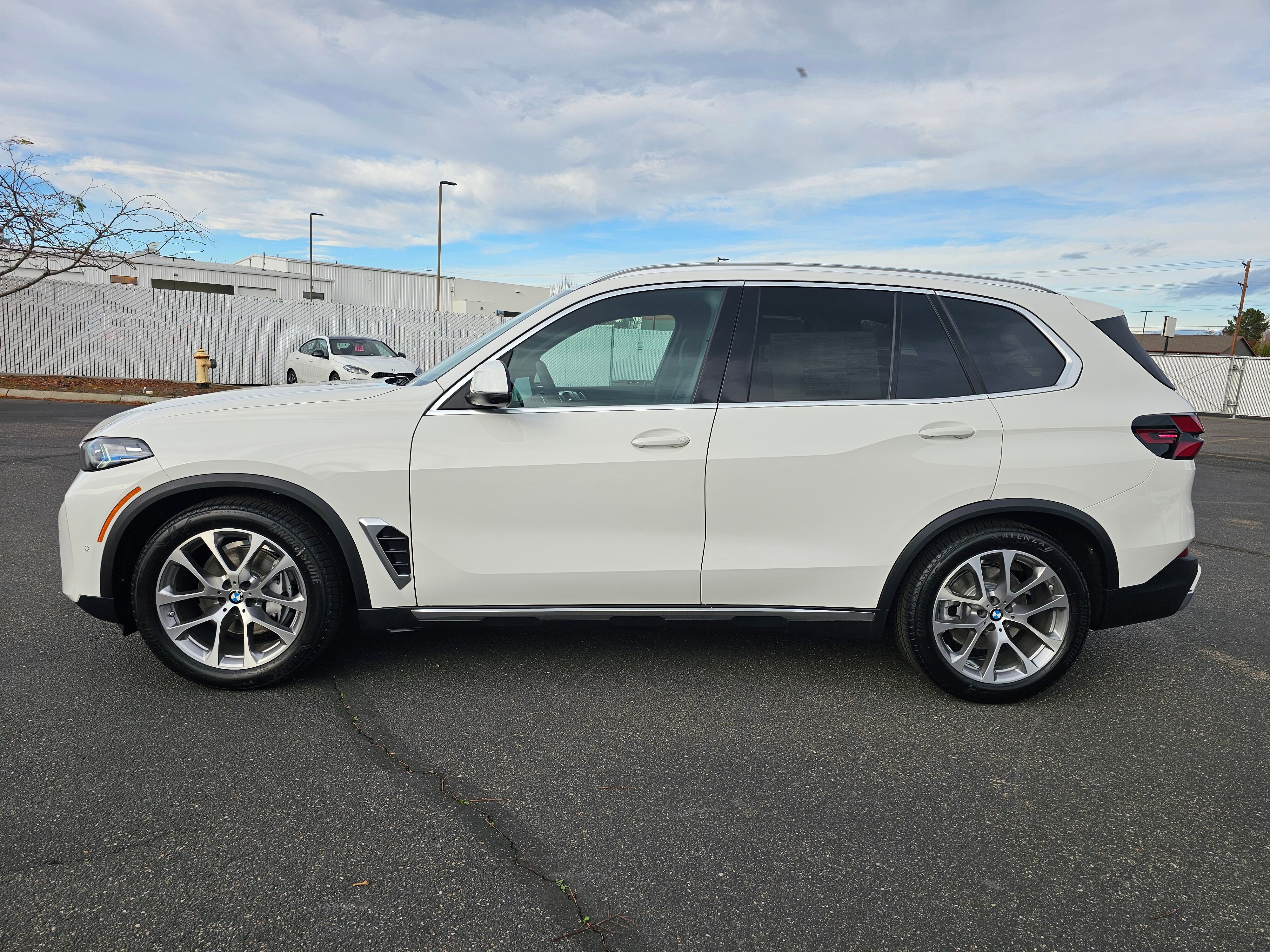 New 2026 BMW X5 xDrive40i image 3