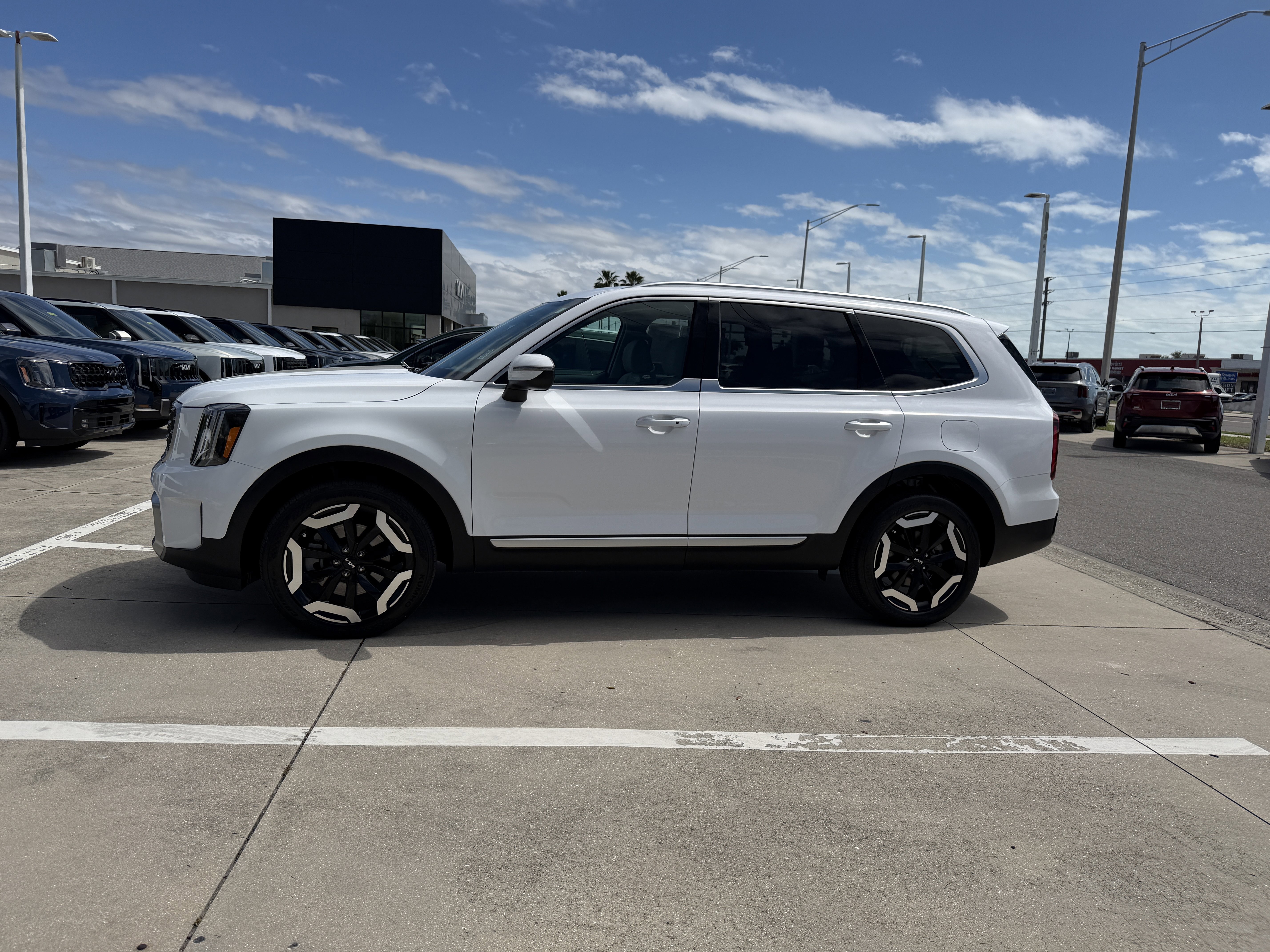 Certified 2023 Kia Telluride S image 8