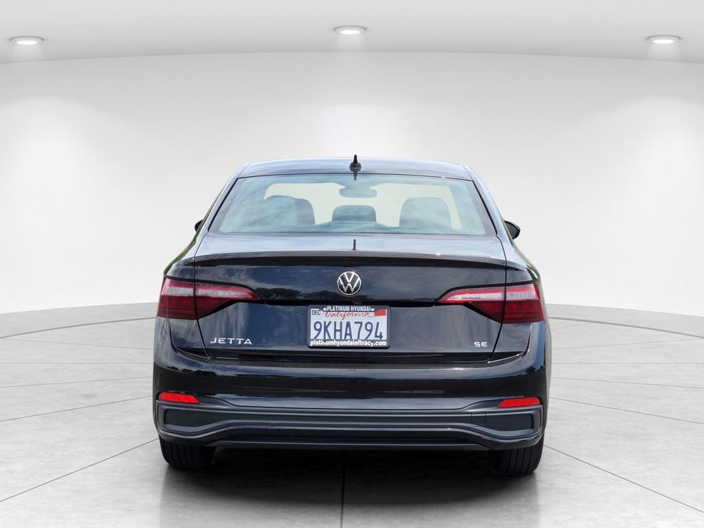 Used 2024 Volkswagen Jetta SE FWD image 5