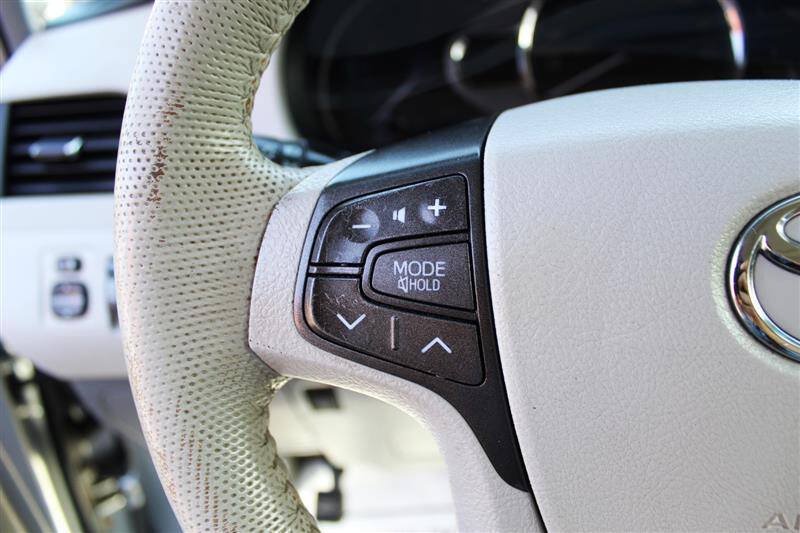Used 2013 Toyota Sienna XLE w/ Entertainment Pkg FWD image 16