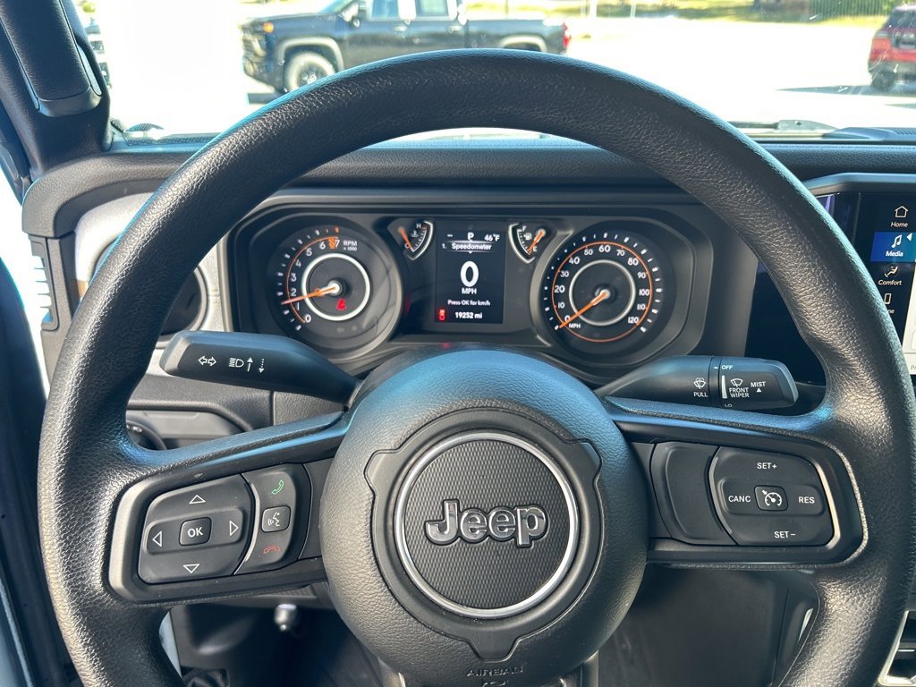 Used 2024 Jeep Gladiator Sport image 11