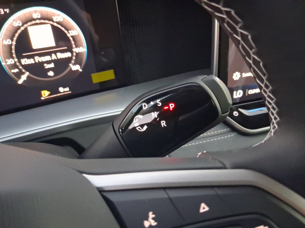 New 2027 Volkswagen Tiguan SE FWD image 12