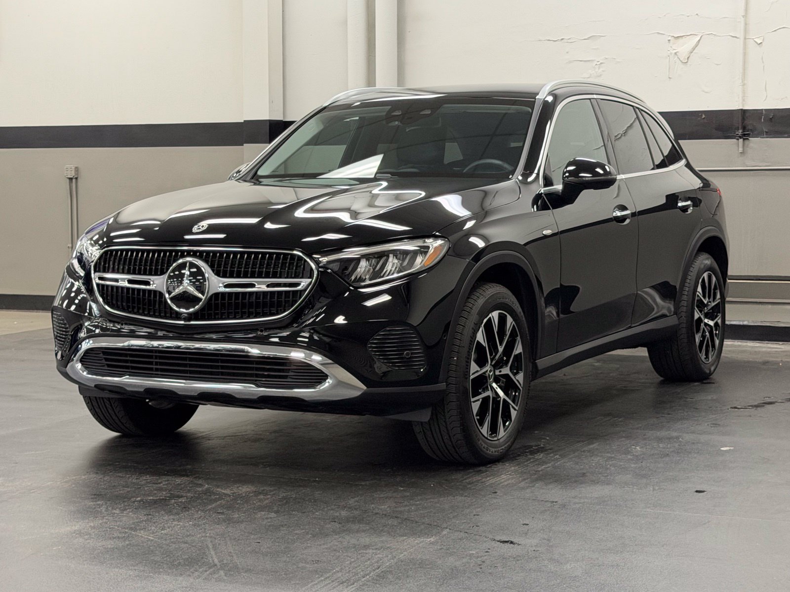 Used 2025 Mercedes-Benz GLC 350e 4MATIC image 5