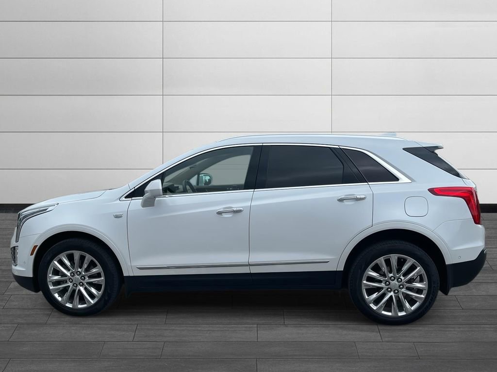 Used 2017 Cadillac XT5 Platinum w/ Driver Assist Package image 2