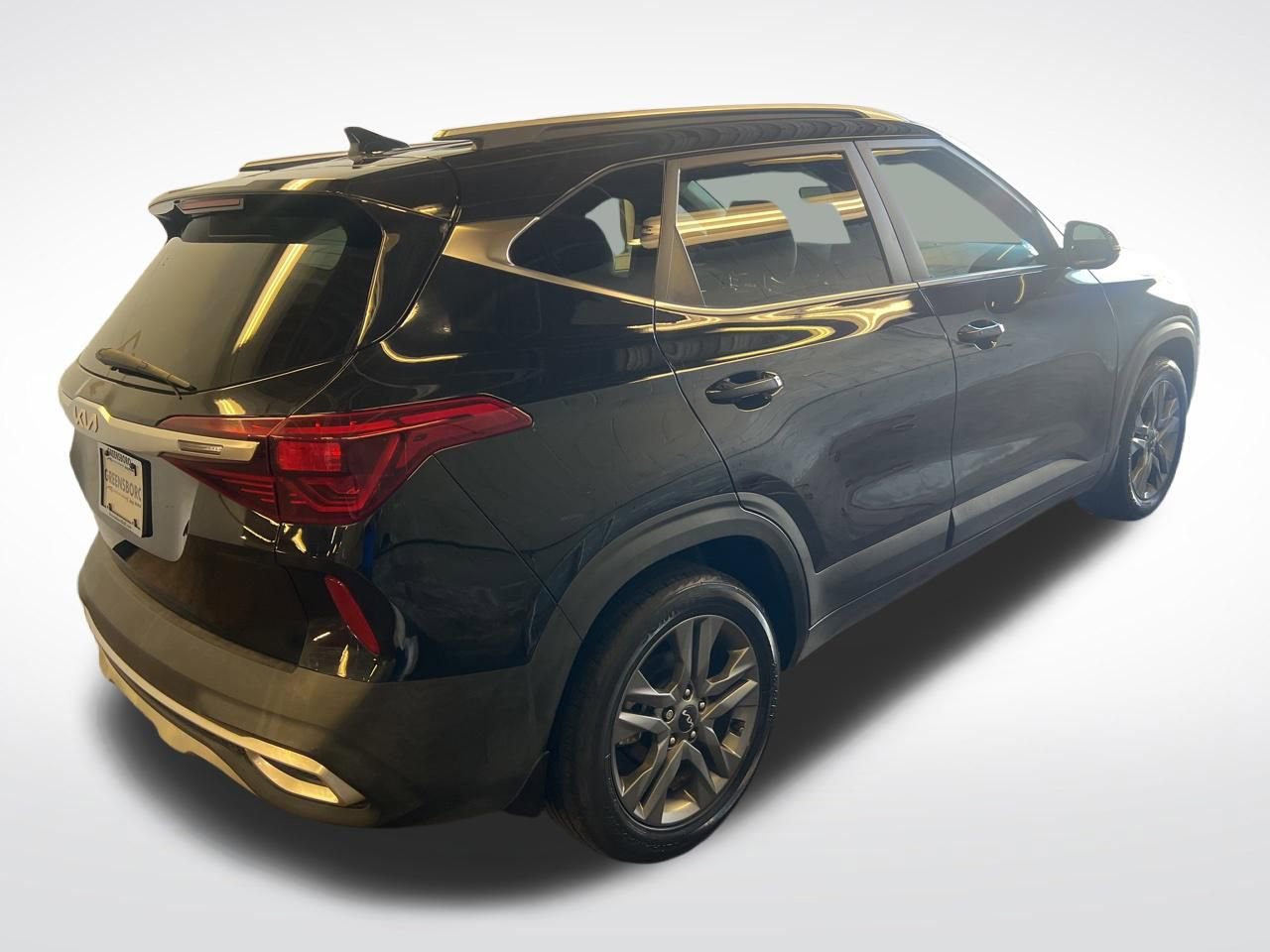 Used 2023 Kia Seltos S w/ Navigation Package FWD image 4