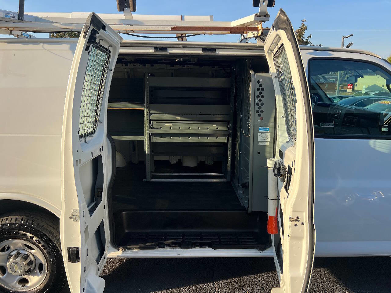 Used 2014 Chevrolet Express 2500 image 21