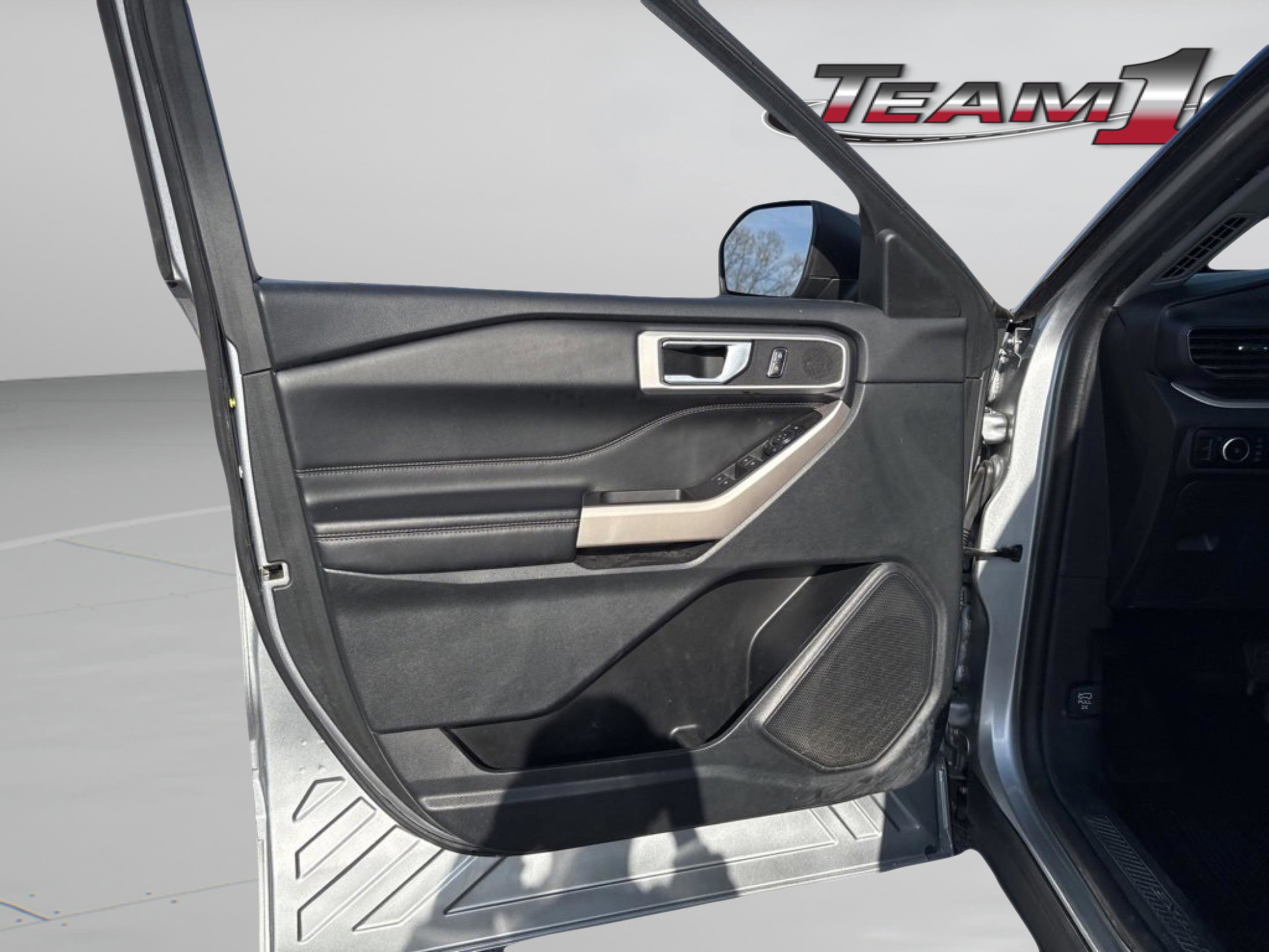 Used 2023 Ford Explorer XLT w/ Equipment Group 202A image 23