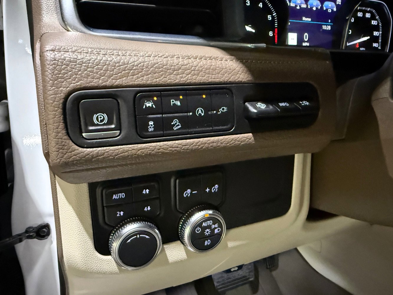 Used 2021 GMC Yukon XL Denali w/ Denali Premium Package image 40