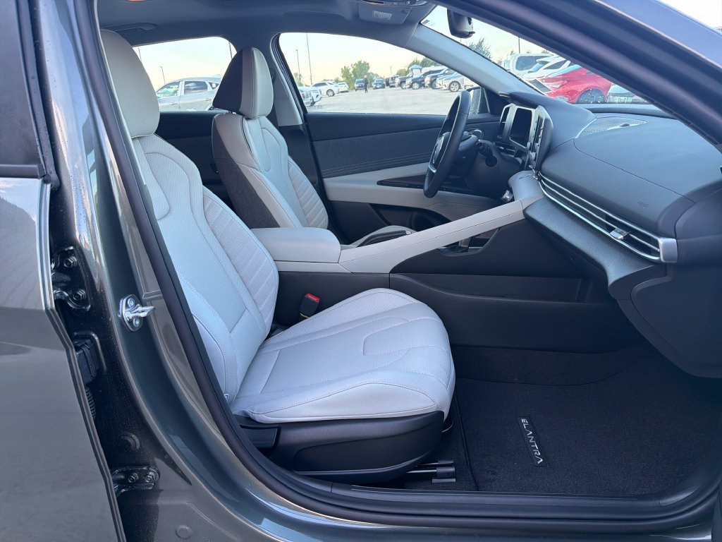 New 2026 Hyundai Elantra SEL Sport FWD image 35