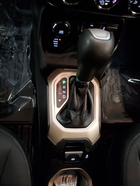 Used 2016 Jeep Renegade Latitude AWD/4WD image 25