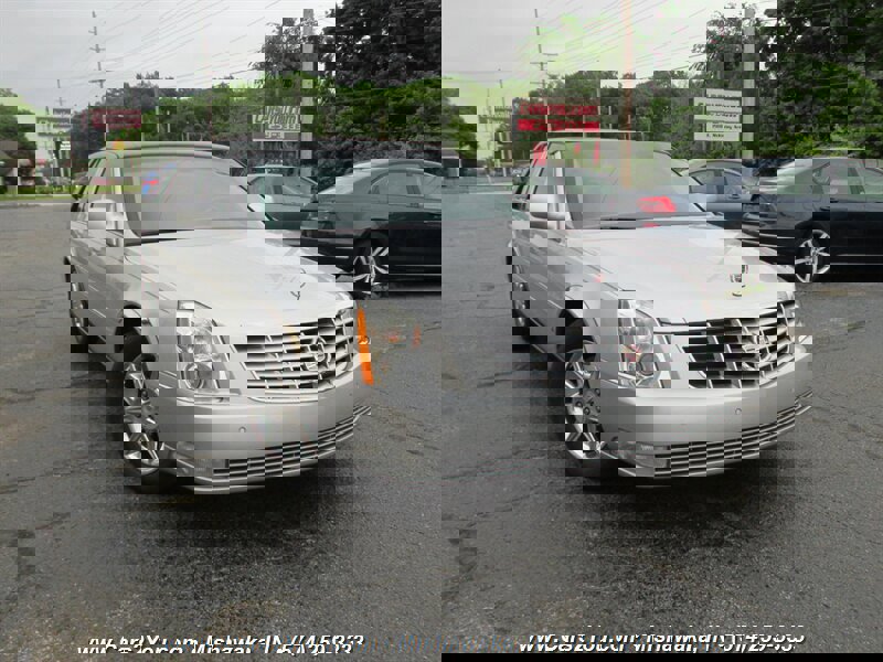 Used 2010 Cadillac DTS Luxury FWD image 1