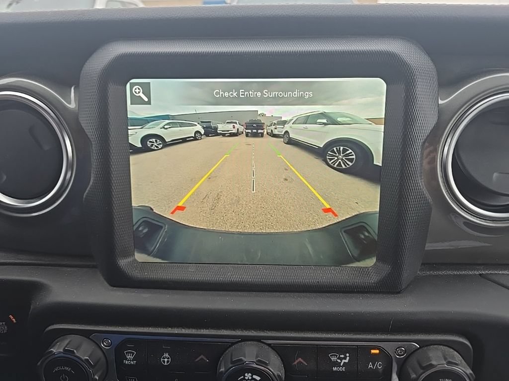 Used 2023 Jeep Gladiator Overland w/ LED Lighting Group AWD/4WD image 25