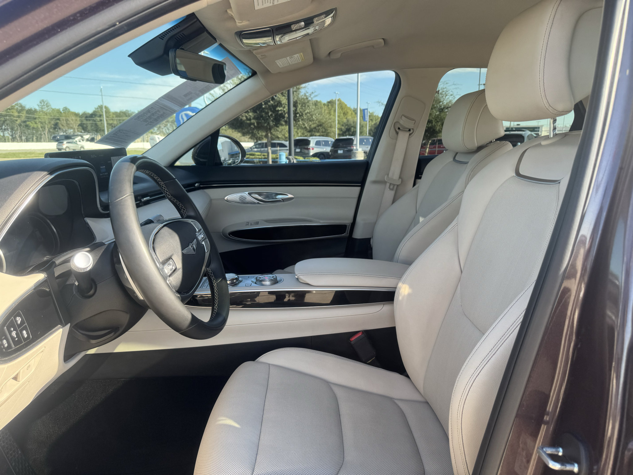 Used 2023 Genesis GV70 2.5T w/ Cargo Package AWD/4WD image 10