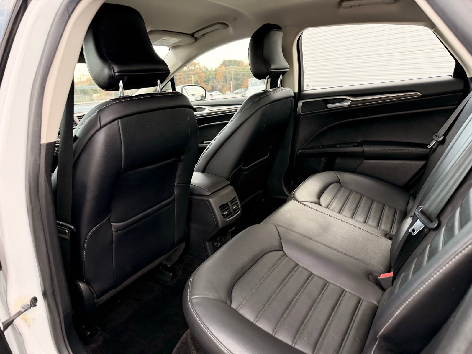 Used 2017 Ford Fusion SE w/ Equipment Group 602A FWD image 14