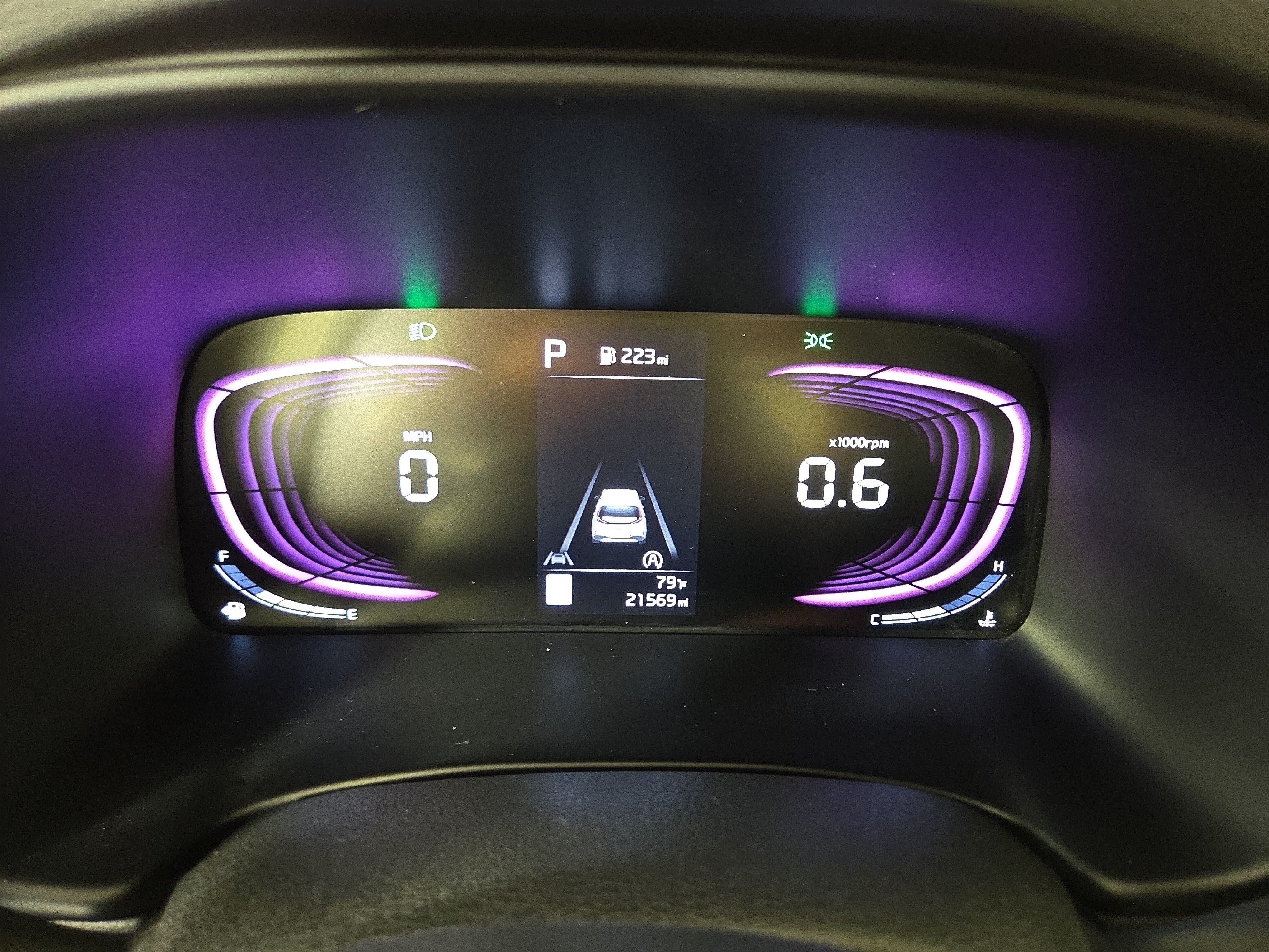 Used 2025 Kia Soul LX w/ LX Technology Package FWD image 17