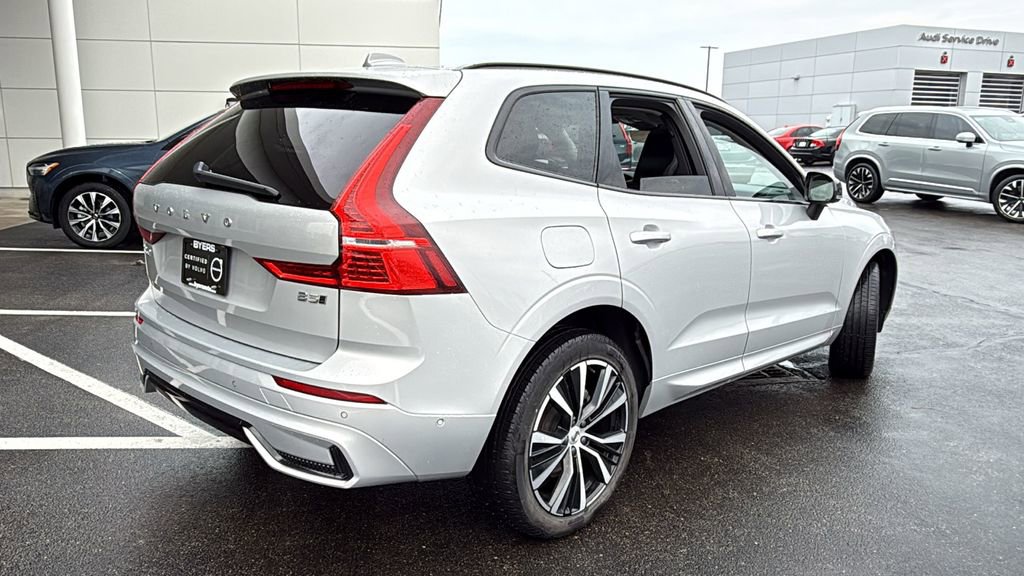 Certified 2025 Volvo XC60 B5 Plus image 3