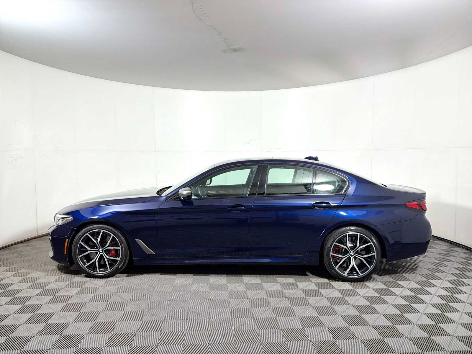 Used 2022 BMW M550i xDrive w/ Executive Package AWD/4WD image 4
