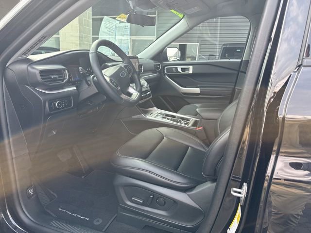 Used 2023 Ford Explorer XLT w/ Equipment Group 202A image 10