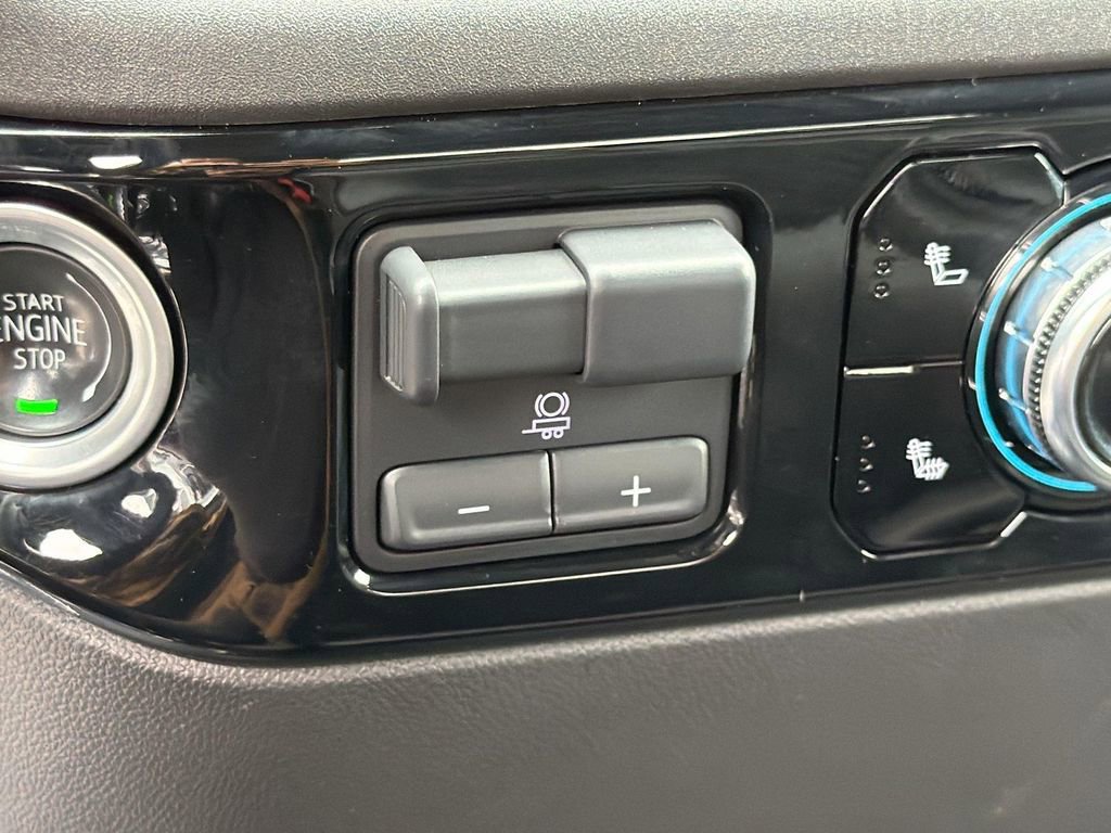 Used 2025 GMC Sierra 1500 SLT AWD/4WD image 17