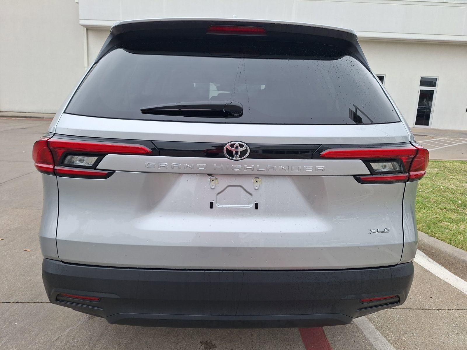 Used 2024 Toyota Grand Highlander XLE image 5