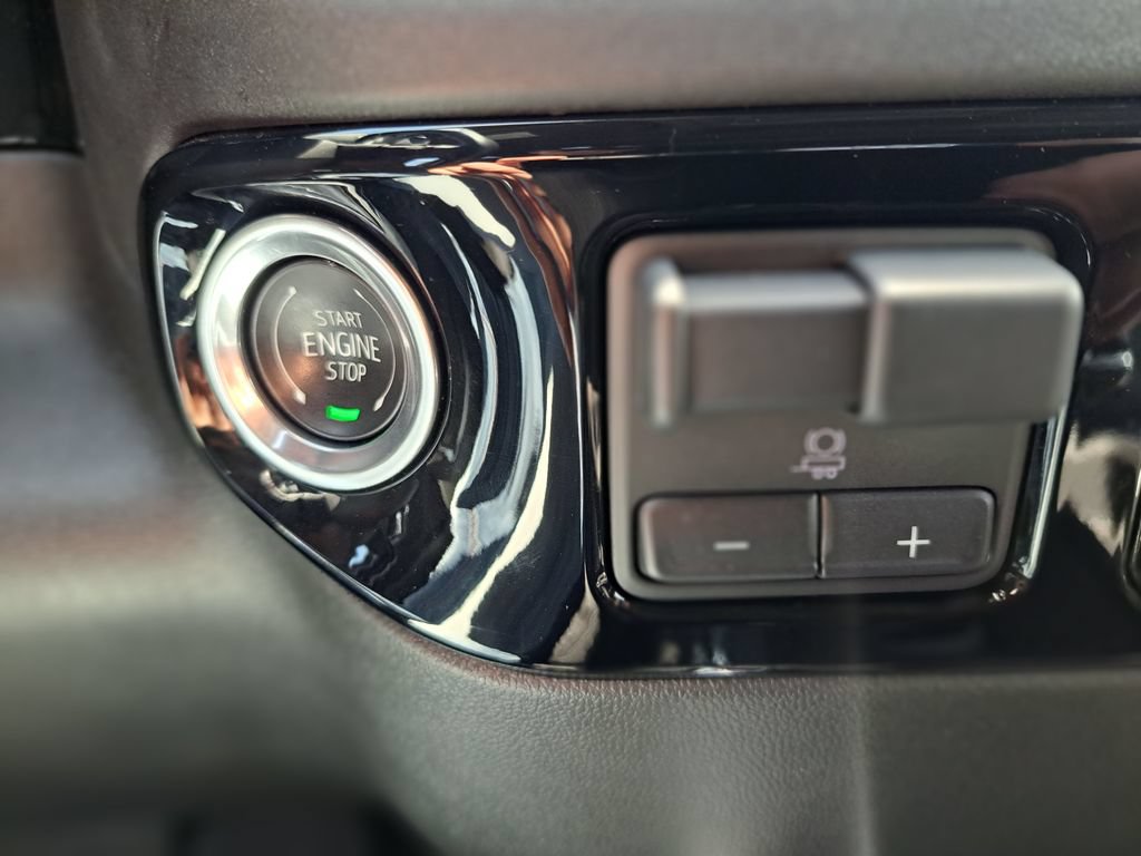 Used 2024 Chevrolet Silverado 1500 LTZ AWD/4WD image 17