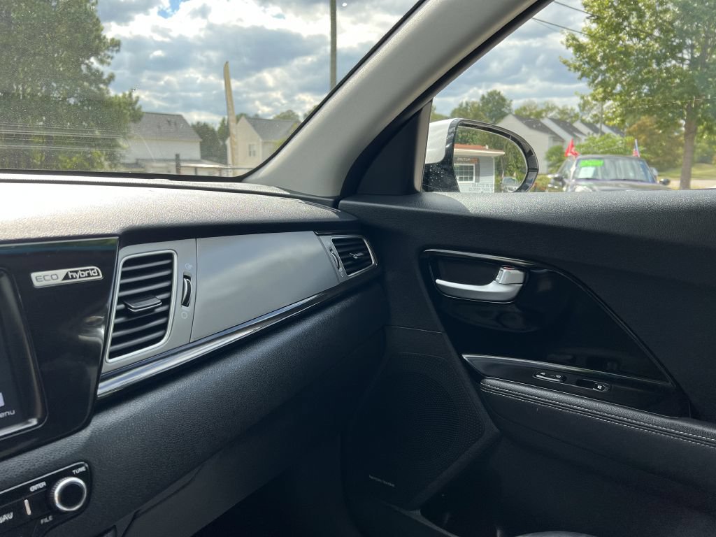 Used 2019 Kia Niro S Touring FWD image 18