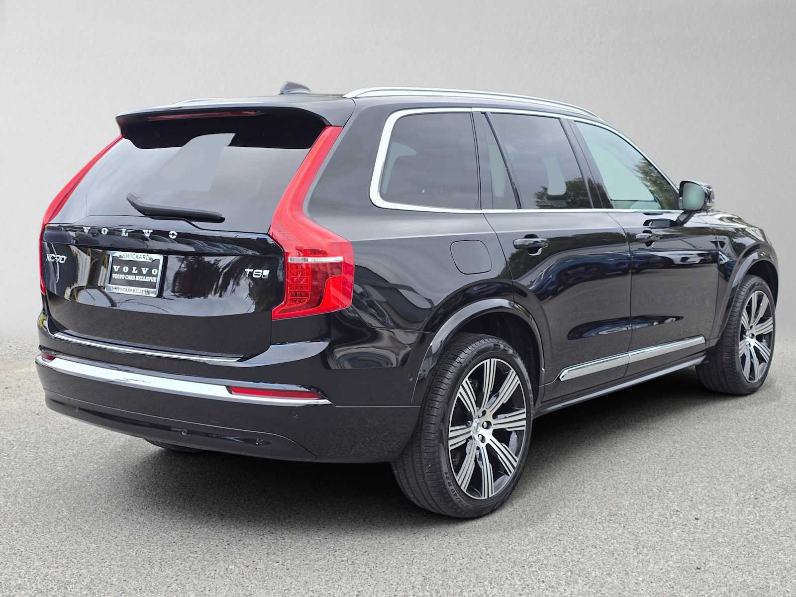 Certified 2025 Volvo XC90 T8 Plus w/ Protection Package Premier AWD/4WD image 4