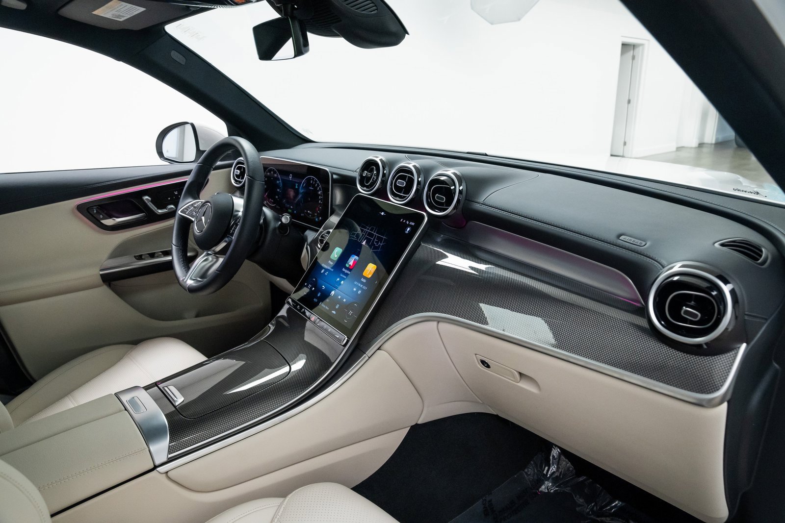 Used 2025 Mercedes-Benz GLC 350e 4MATIC image 25