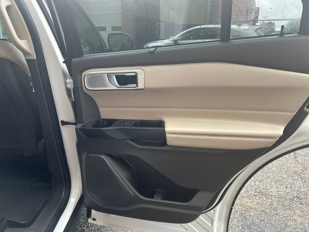 Used 2020 Ford Explorer Platinum w/ Premium Technology Package image 27