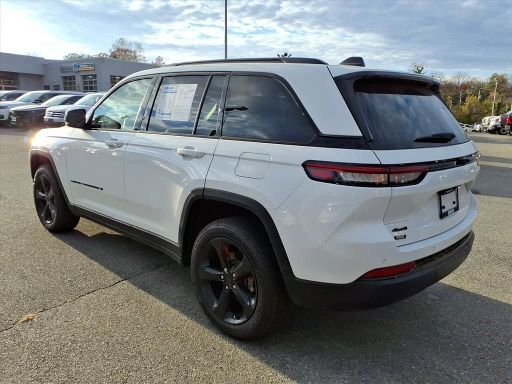 Used 2023 Jeep Grand Cherokee Altitude image 5