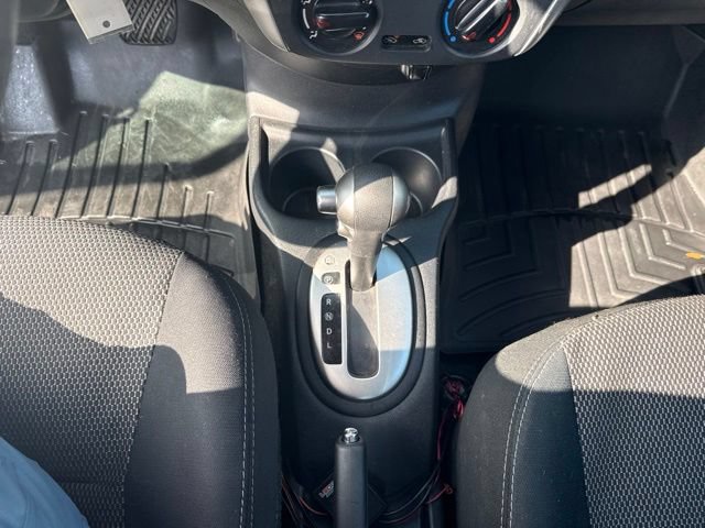 Used 2015 Nissan Versa SV FWD image 16
