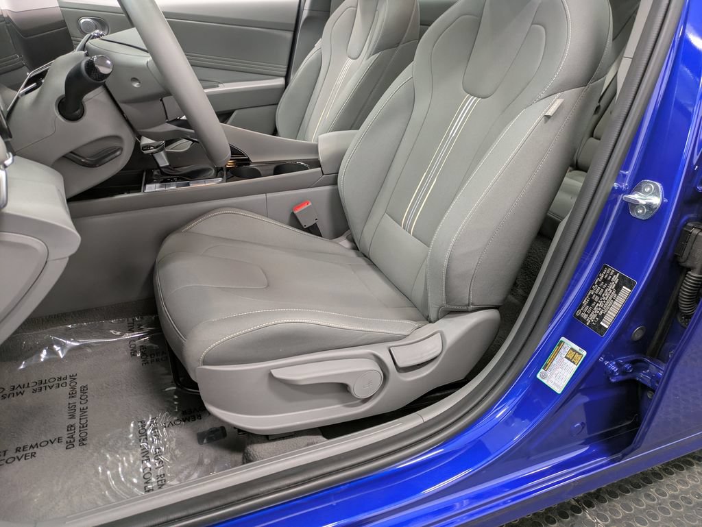 Certified 2025 Hyundai Elantra SEL w/ Cargo Package FWD image 10