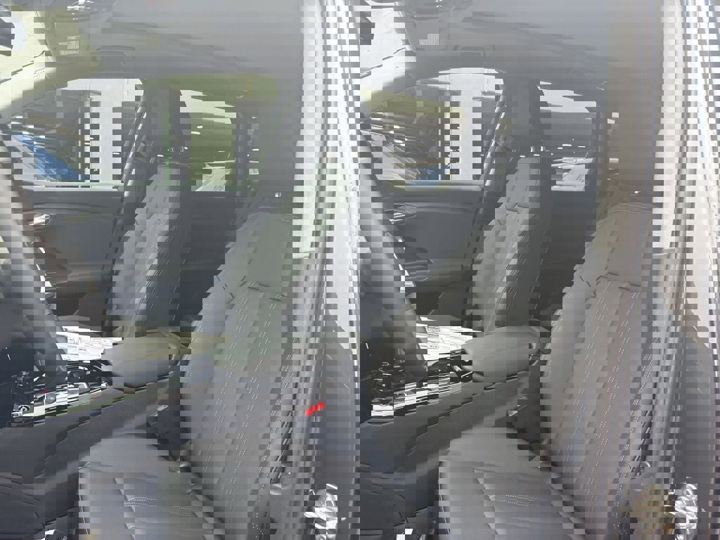 New 2025 Audi Q6 e-tron Premium image 13