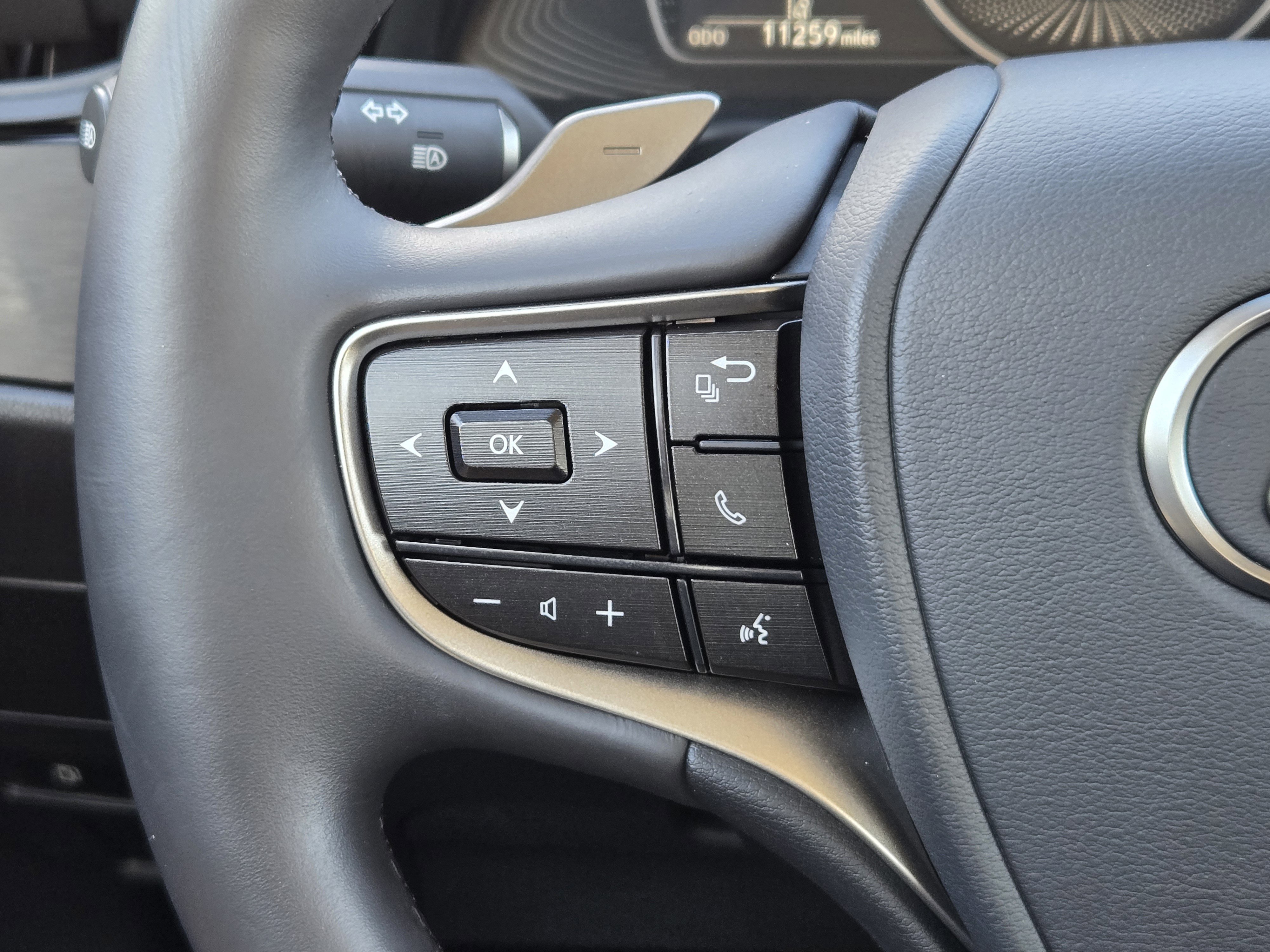 Used 2025 Lexus ES 300h w/ Premium Package image 40