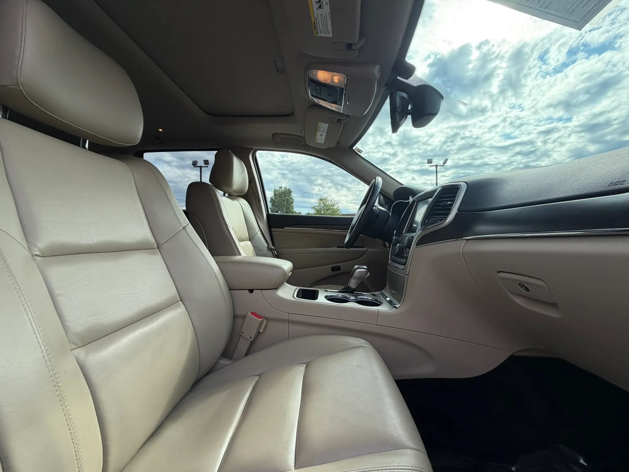Used 2017 Jeep Grand Cherokee Limited RWD image 25