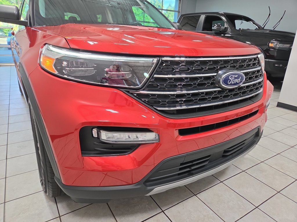 Used 2024 Ford Explorer XLT w/ Equipment Group 202A AWD/4WD image 24