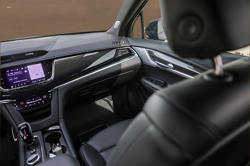 Certified 2023 Cadillac XT6 Sport w/ Technology Package image 30