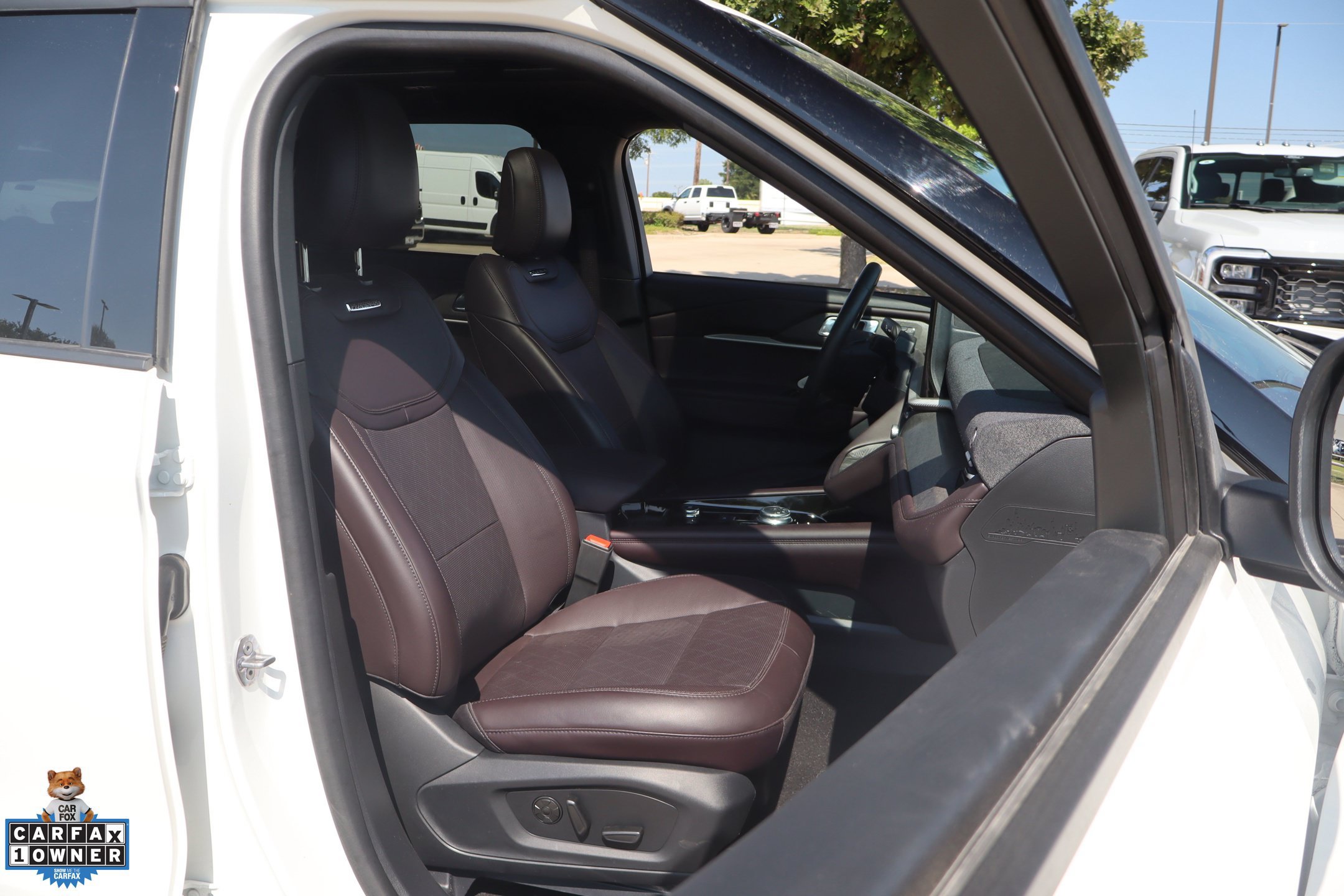 Certified 2025 Ford Explorer Platinum RWD image 33