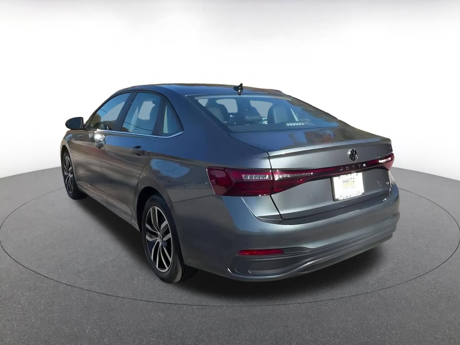 Used 2025 Volkswagen Jetta SE image 11