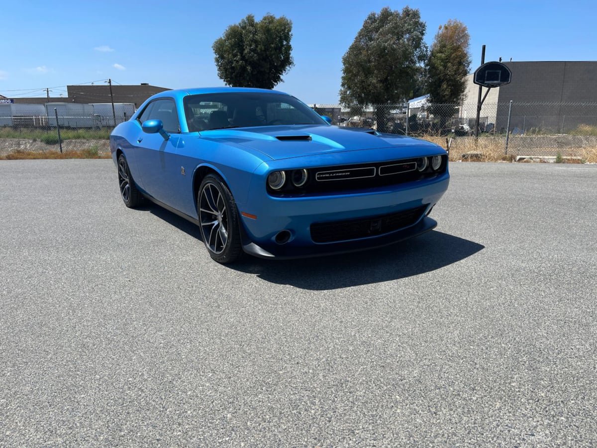 Used 2016 Dodge Challenger R/T Scat Pack w/ Leather Interior Group RWD image 3
