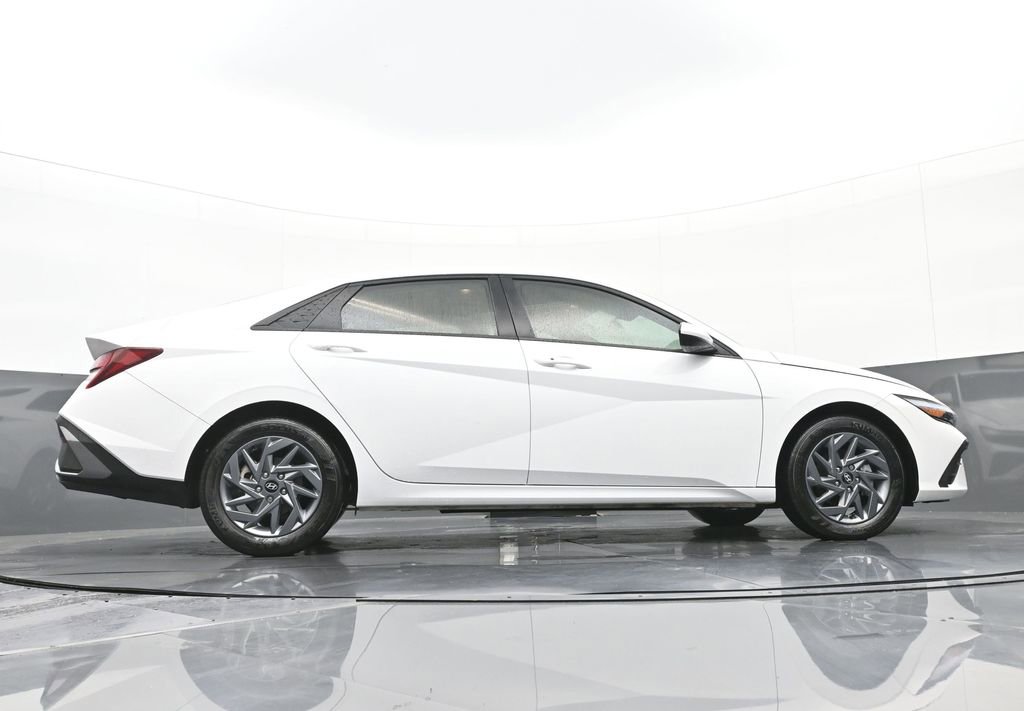Certified 2024 Hyundai Elantra SEL image 39
