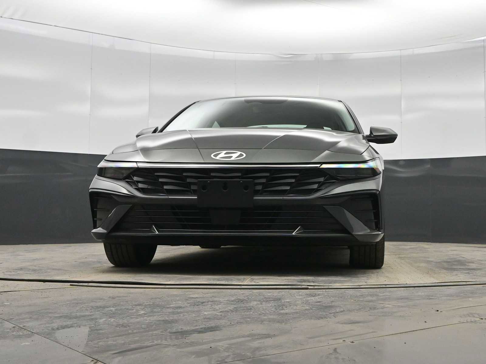 New 2026 Hyundai Elantra Limited image 32