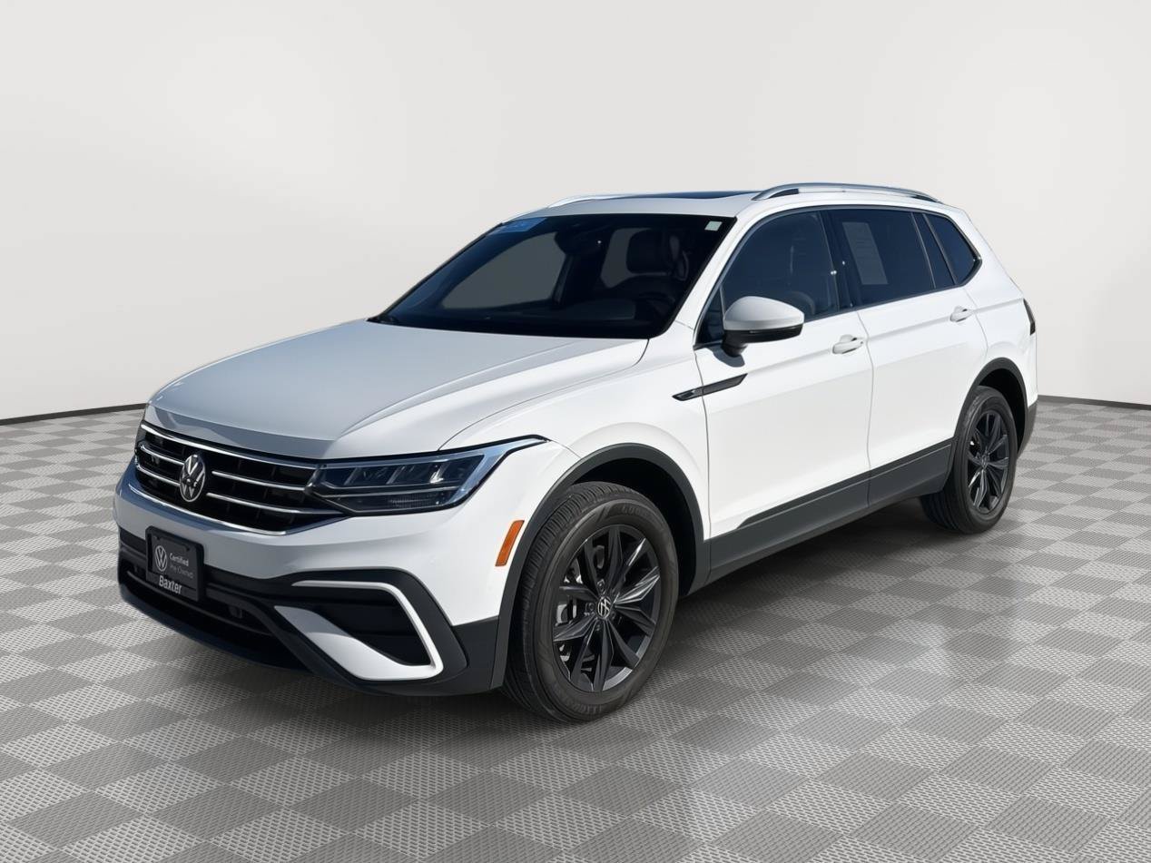 Certified 2024 Volkswagen Tiguan SE w/ Panoramic Sunroof Package AWD/4WD image 2