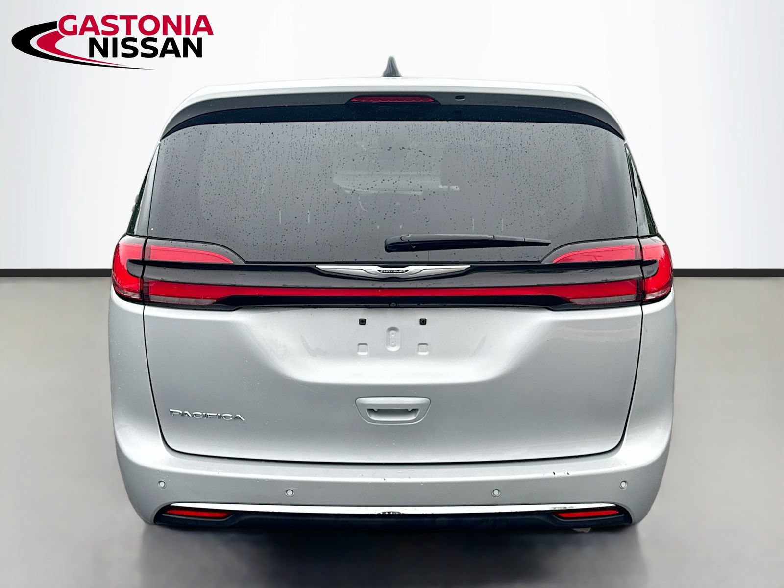 Used 2023 Chrysler Pacifica Touring-L FWD image 7