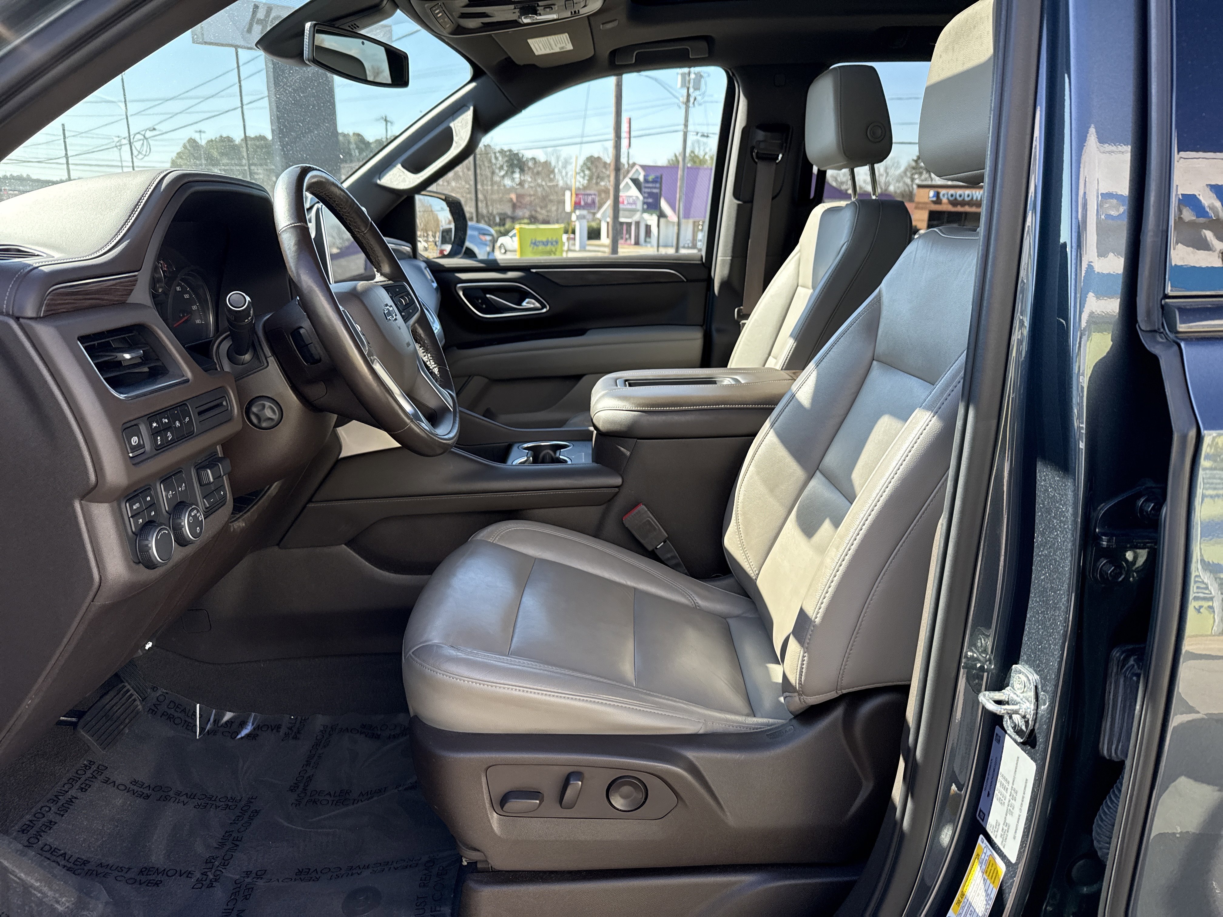 Used 2021 Chevrolet Tahoe Z71 w/ Z71 Signature Package AWD/4WD image 16