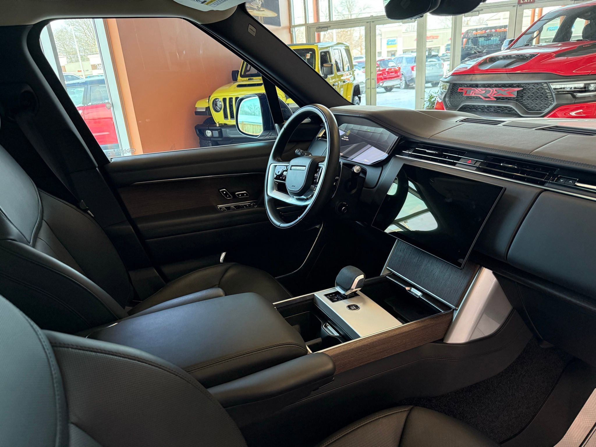 Used 2025 Land Rover Range Rover SE image 22