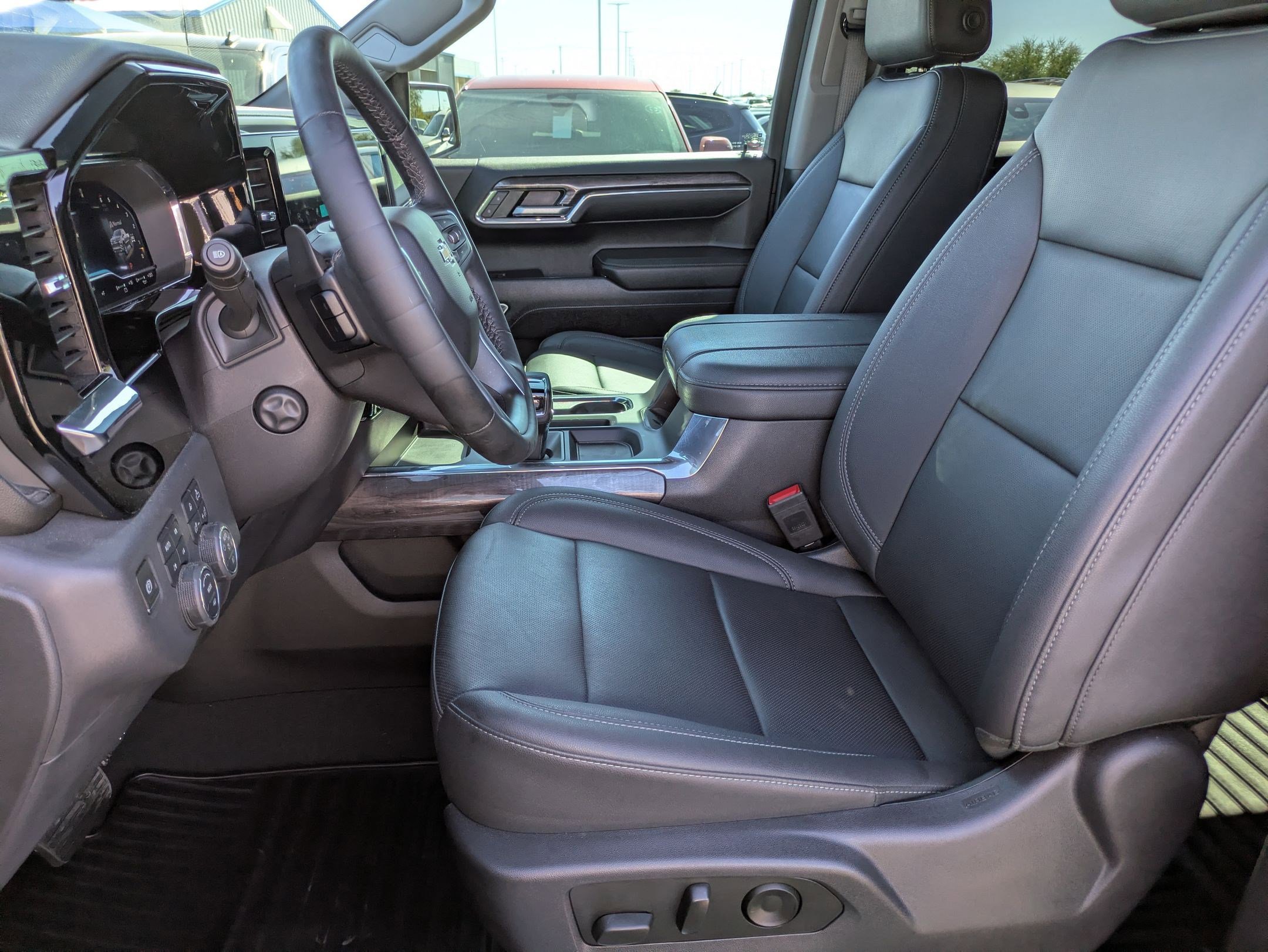 Used 2023 Chevrolet Silverado 1500 LTZ w/ Z71 Off-Road Package image 10