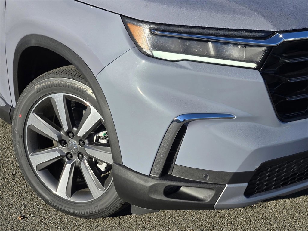 New 2025 Honda Pilot Touring image 9