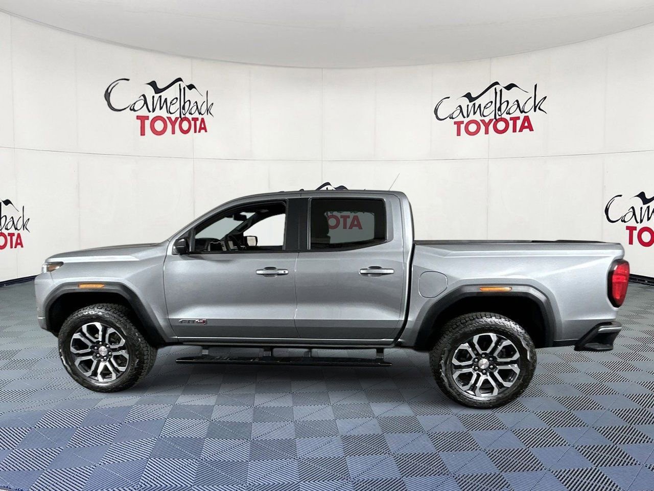 Used 2023 GMC Canyon AT4 w/ AT4 Premium Package AWD/4WD image 5